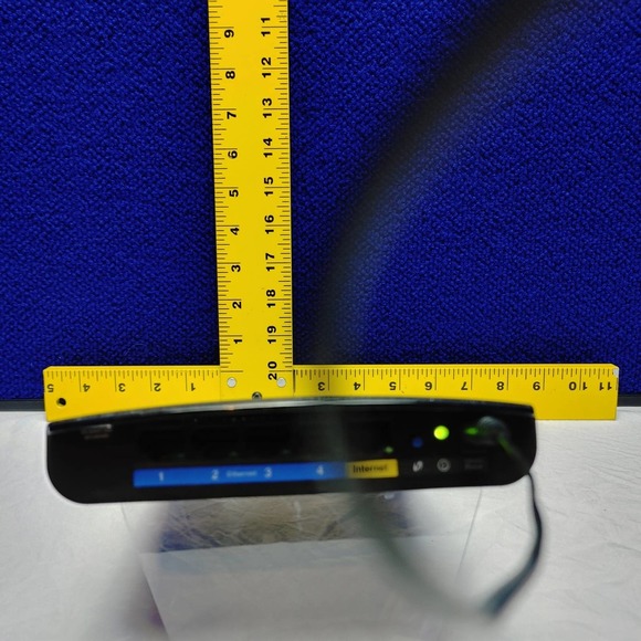 Cisco Linksys E1200 300 Mbps 4-Port 10/100 Wireless N Router - Picture 2 of 3